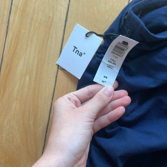 Aritzia chill Malibu navy skirt - Picture 2 of 2